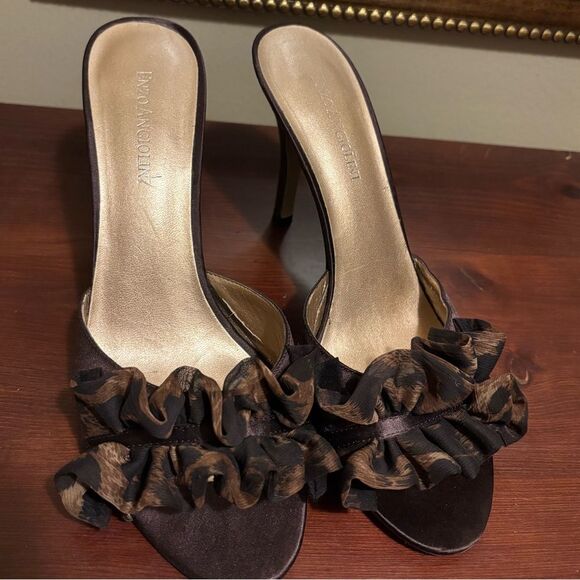 Enzo Angiolini Aedeka Brown Satin Animal Print Chiffon Ruffle Open Toe Heels 8 - Picture 4 of 10